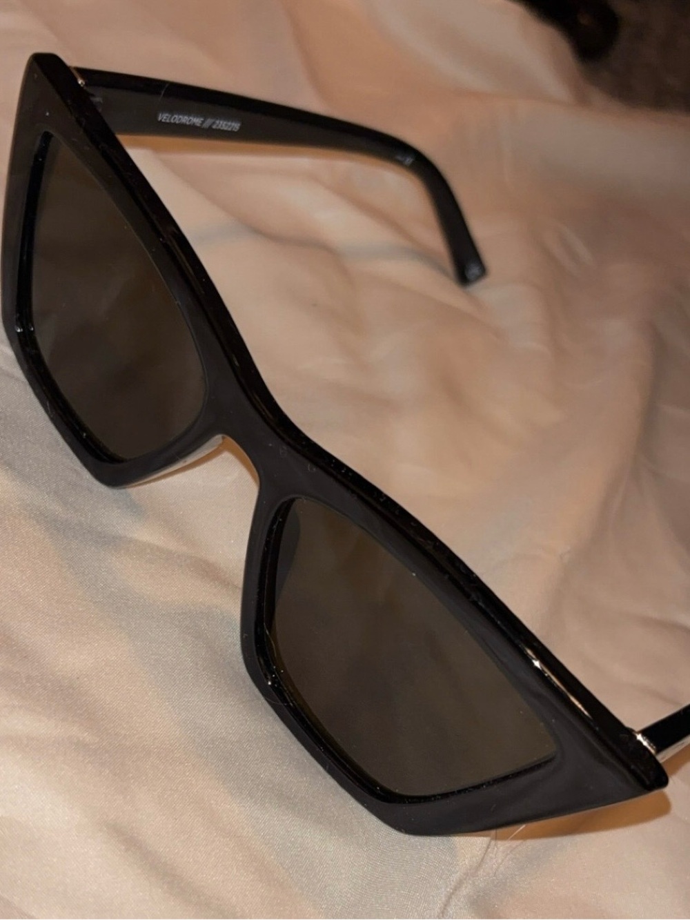 Classic Black Cat-Eye Sunglasses - Stylish Women Accessories